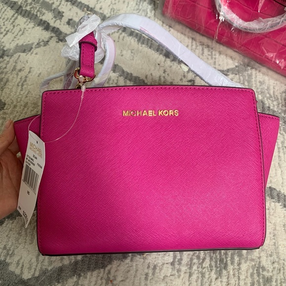 New Michael Kors Selma Medium Messenger Crossbody - Picture 1 of 7